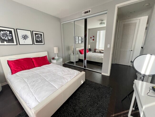 Su habitación privada - 637 S Fairfax Ave