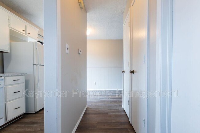 Building Photo - 1421 W Lillian St