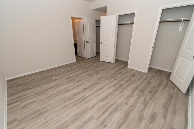 Building Photo - 2542 Grayling Dr
