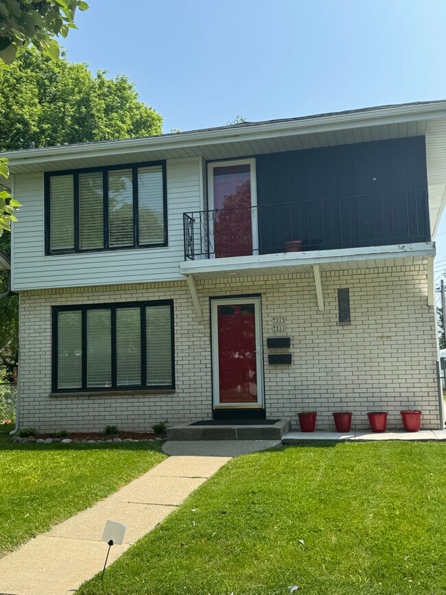 Foto del edificio - 7211 W Brentwood Ave