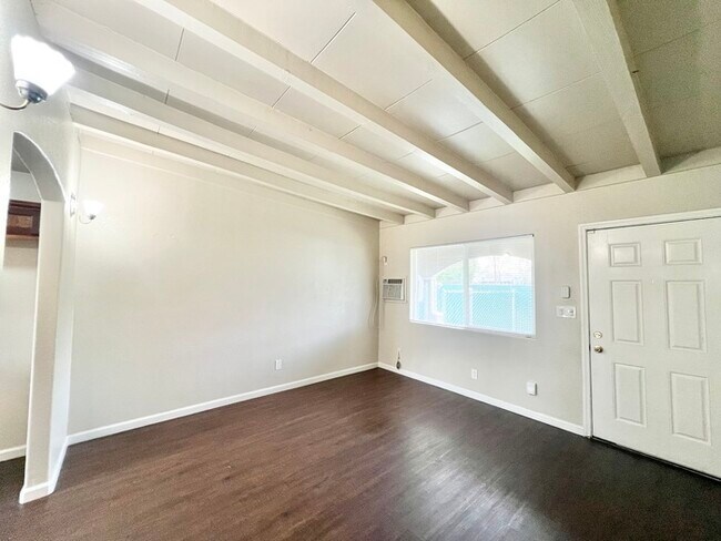 Foto del edificio - 2/1 Duplex in Sacramento! 2822 Del Paso Blvd.