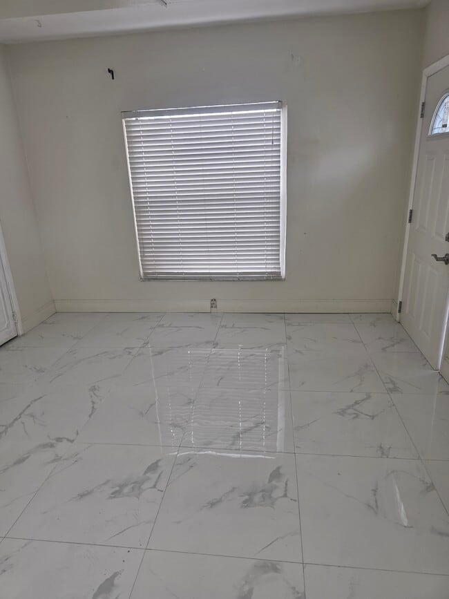 Foto del edificio - 4941 NW 12th Ct