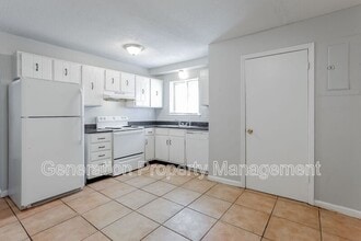 Building Photo - 2414 Lyndon Ave