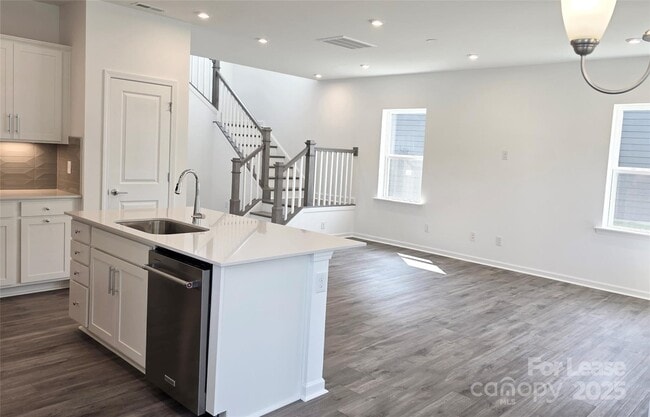 Building Photo - 15918 Parkside crossing Dr
