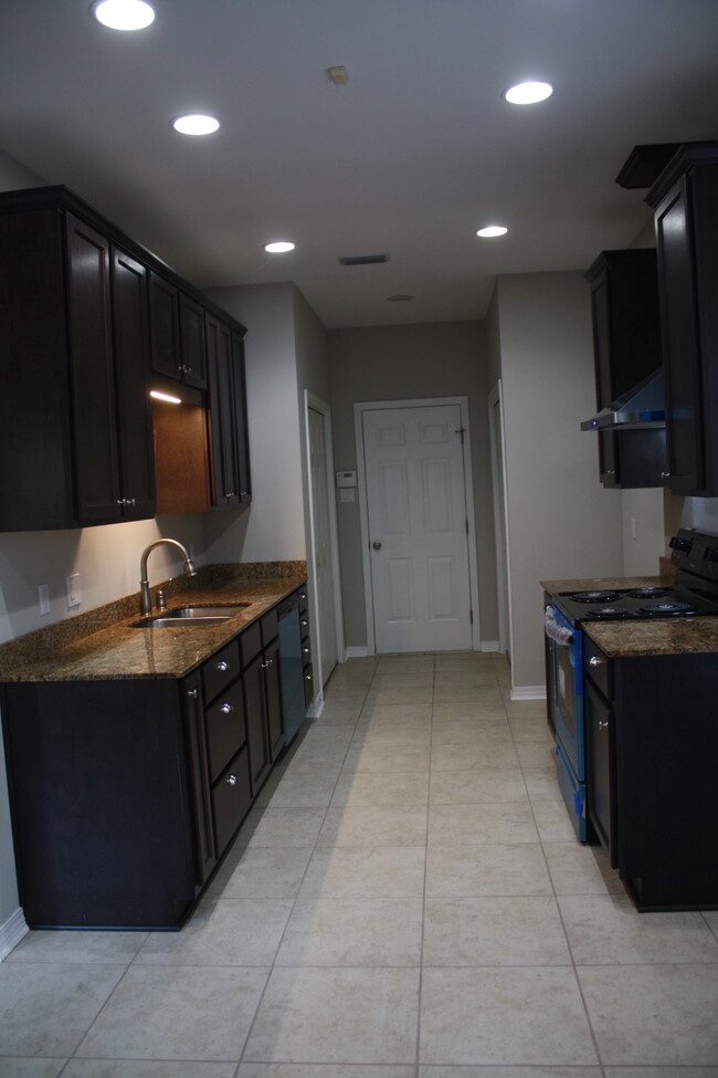 Foto del edificio - 169 Fairway Dr