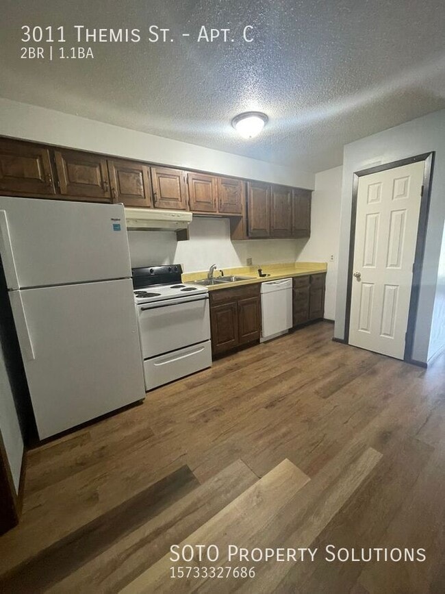 Building Photo - 3011 Themis St
