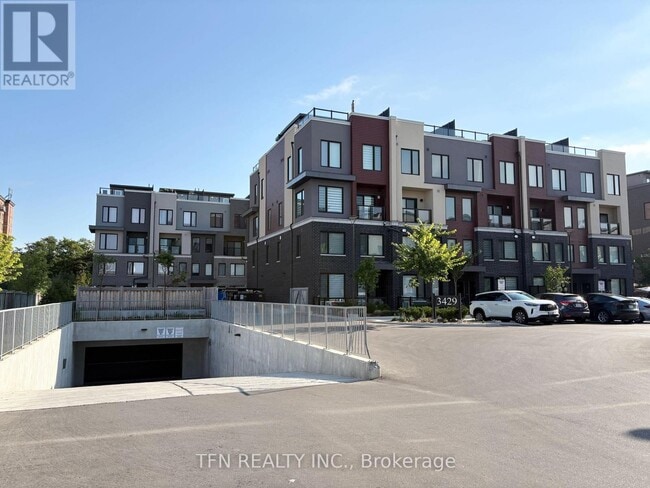 Photo du bâtiment - 3401-3401 Ridgeway Dr