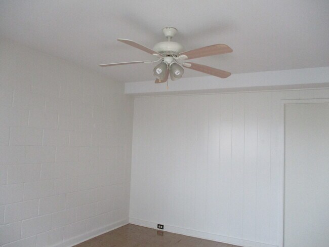 Building Photo - 1721 Kaluhikai Ln
