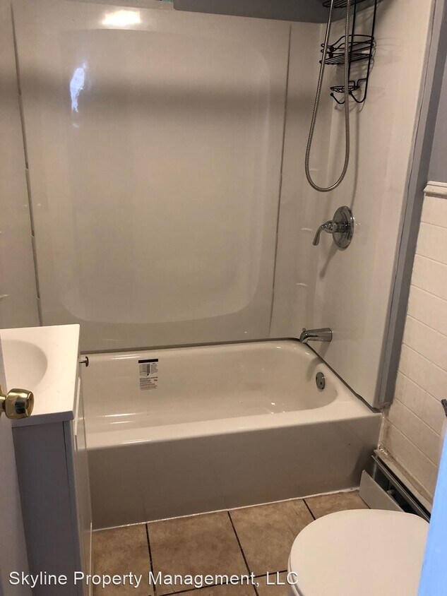 Building Photo - 1696 N Main St