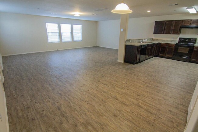 Building Photo - 2085 Oakwood Forest Dr