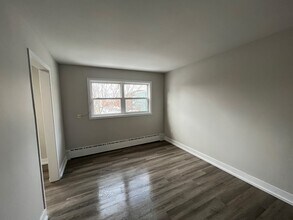 Building Photo - 89 Pinecrest Dr