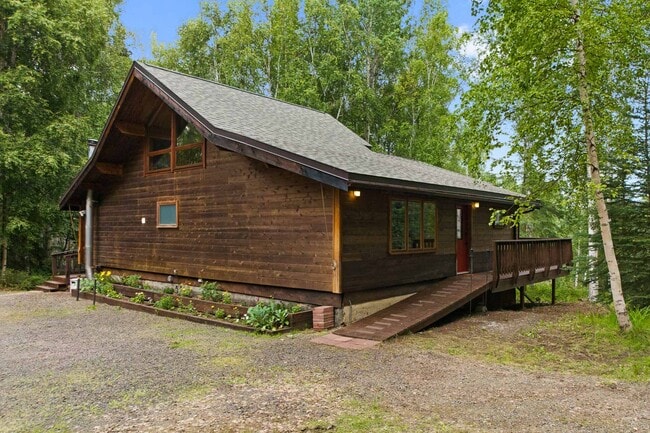 Building Photo - 726 Goldfinch Rd