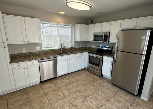 Building Photo - 176 N 166th Ln