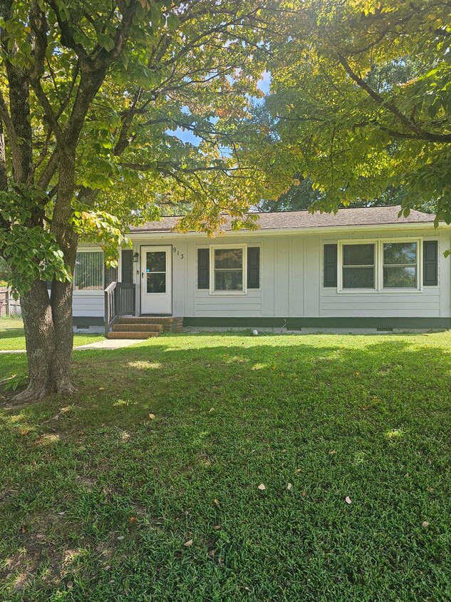 Primary Photo - 913 Serf Ct