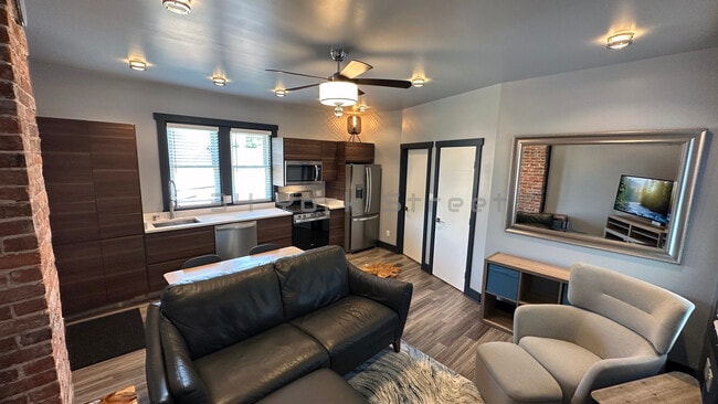 Building Photo - 34 York St