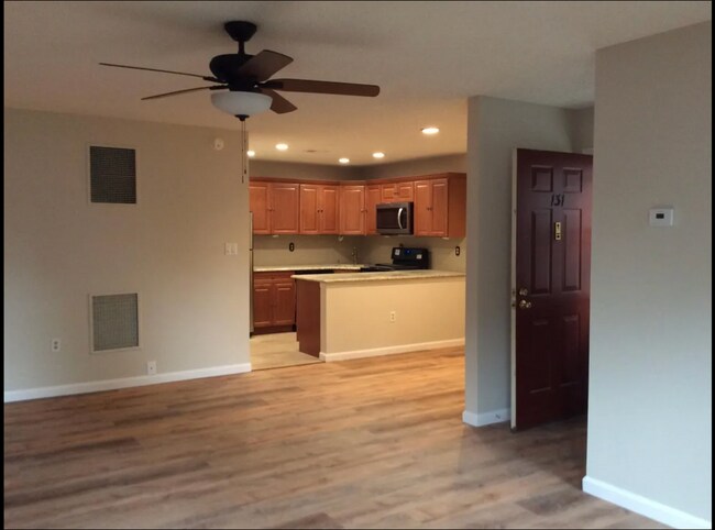 Foto del edificio - 131 Hatfield Ln