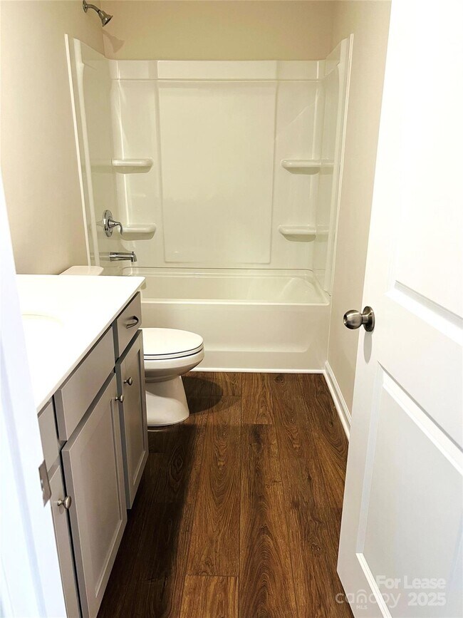 Building Photo - 15753 Country House St