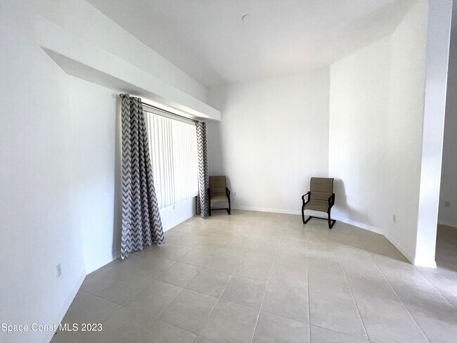 Foto del edificio - 1896 Windbrook Dr