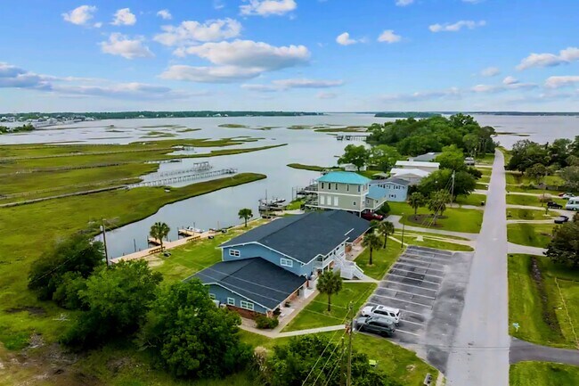 Foto del edificio - 109 Cedar Ln