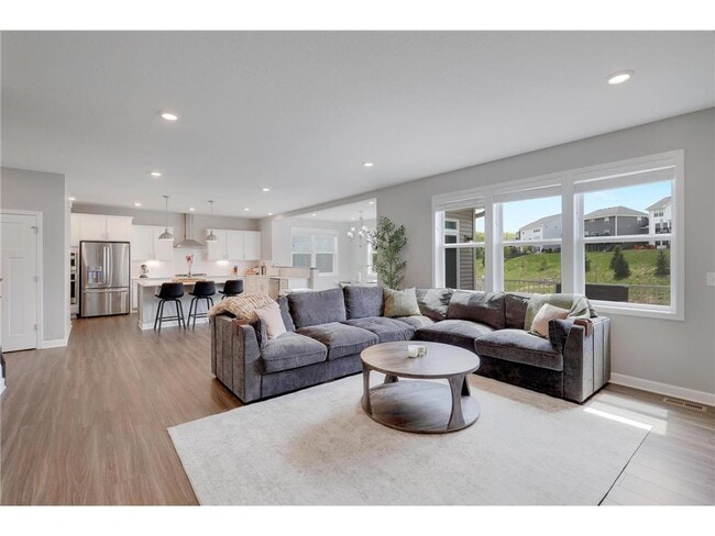 Building Photo - 6332 Apple Ct