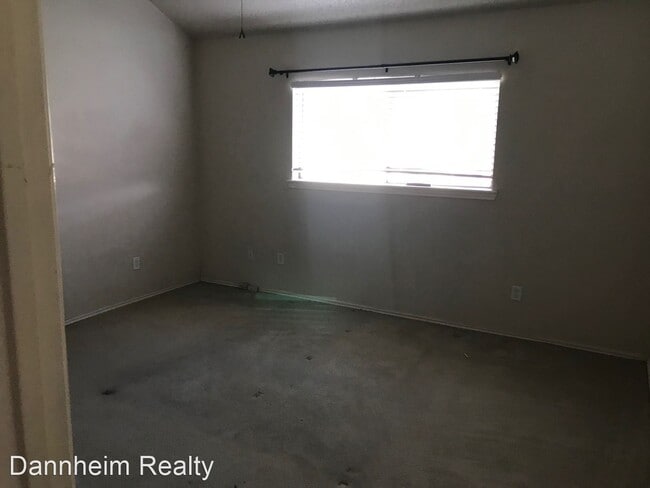 Building Photo - 3 br, 2 bath House - 310 N Elkhart