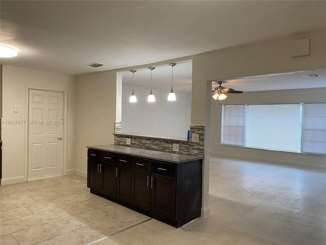 Foto del edificio - 18140 NW 18th Ave