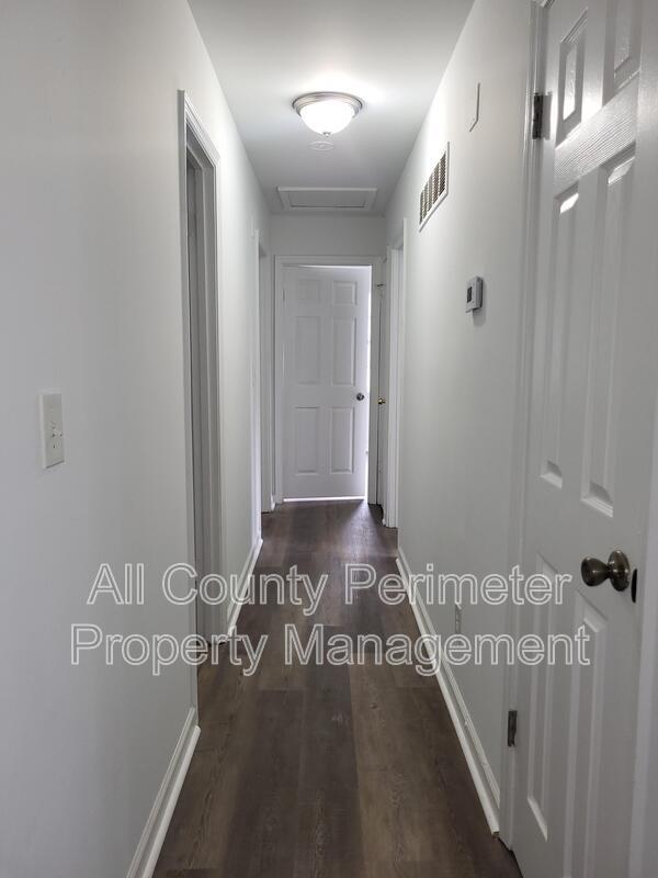Foto del edificio - 6370 Ashdale Dr