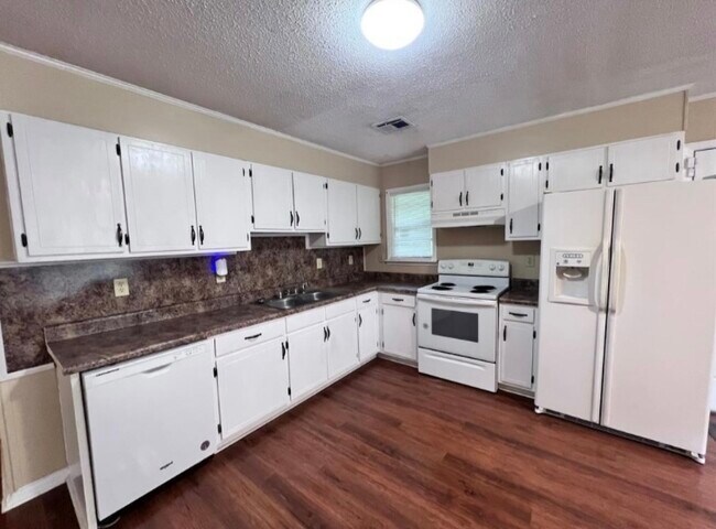Foto del edificio - 429 Fieldbrook Dr