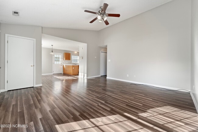 Building Photo - 410 Somerset Cove
