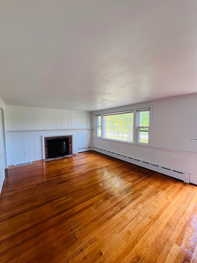 Building Photo - 187 Hopewell Rd