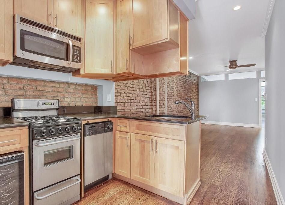 Primary Photo - 219 E 23rd St