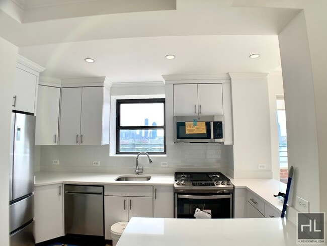 Building Photo - BEEKMAN PLACE