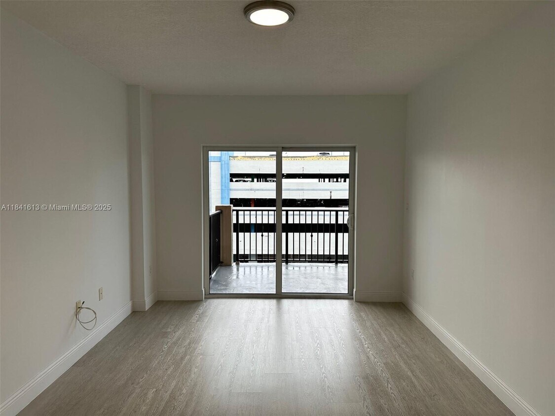 Foto del edificio - 3410 Coral Way