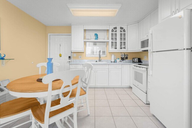 Foto del edificio - 5500 Bonita Beach Rd SW