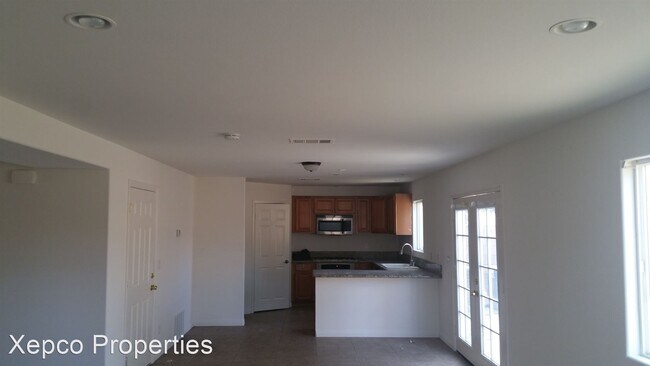Building Photo - 3 br, 2.5 bath House - 33061 Campus Lane
