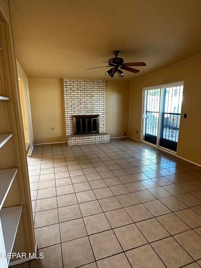 Foto del edificio - 4637 Tropicana Ave