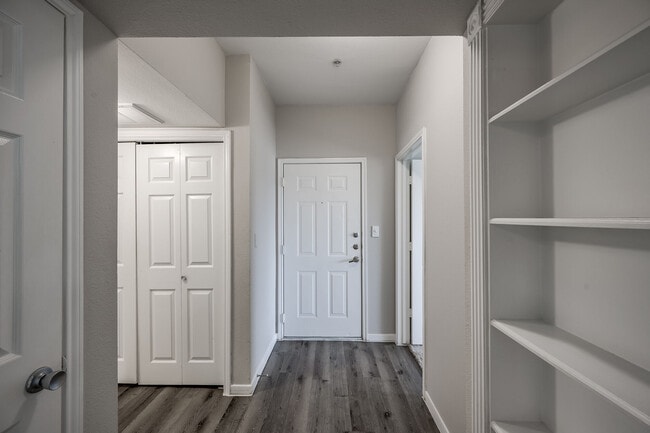 2BD, 2BA - 994SF - Entryway - Plaza at San Jacinto