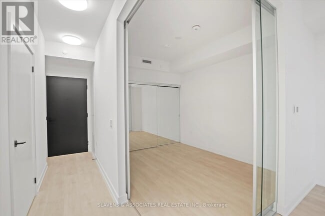 Photo du bâtiment - 127 Broadway Ave