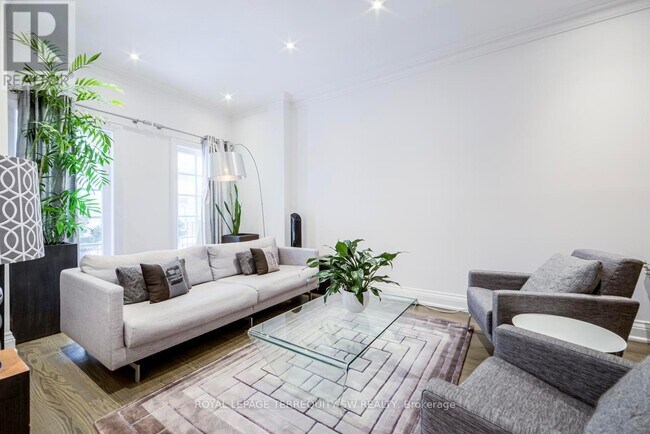 Building Photo - 190 Bedford Rd