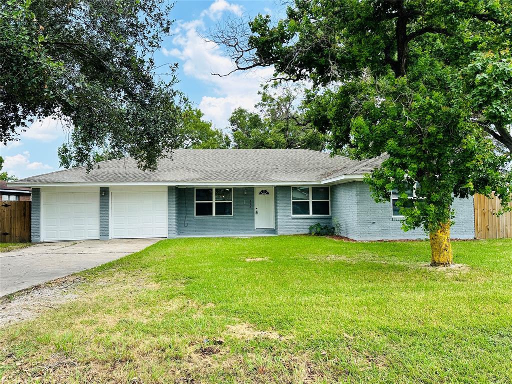 Foto principal - 233 E 1st St