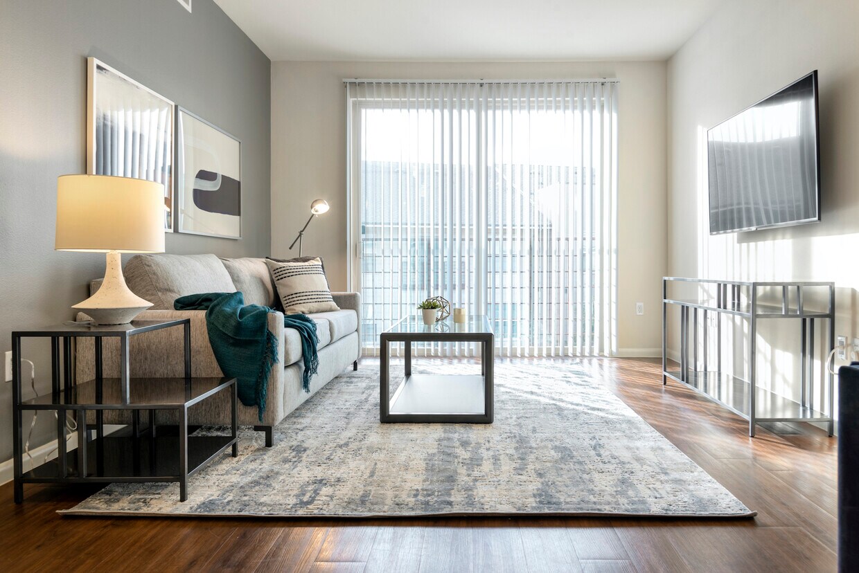Foto principal - 3100 Ashley Town Center Dr