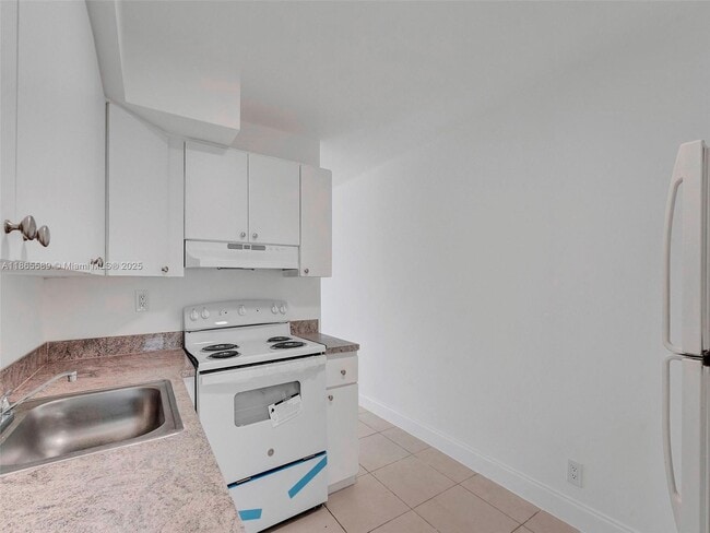 Foto del edificio - 14190 W Dixie Hwy