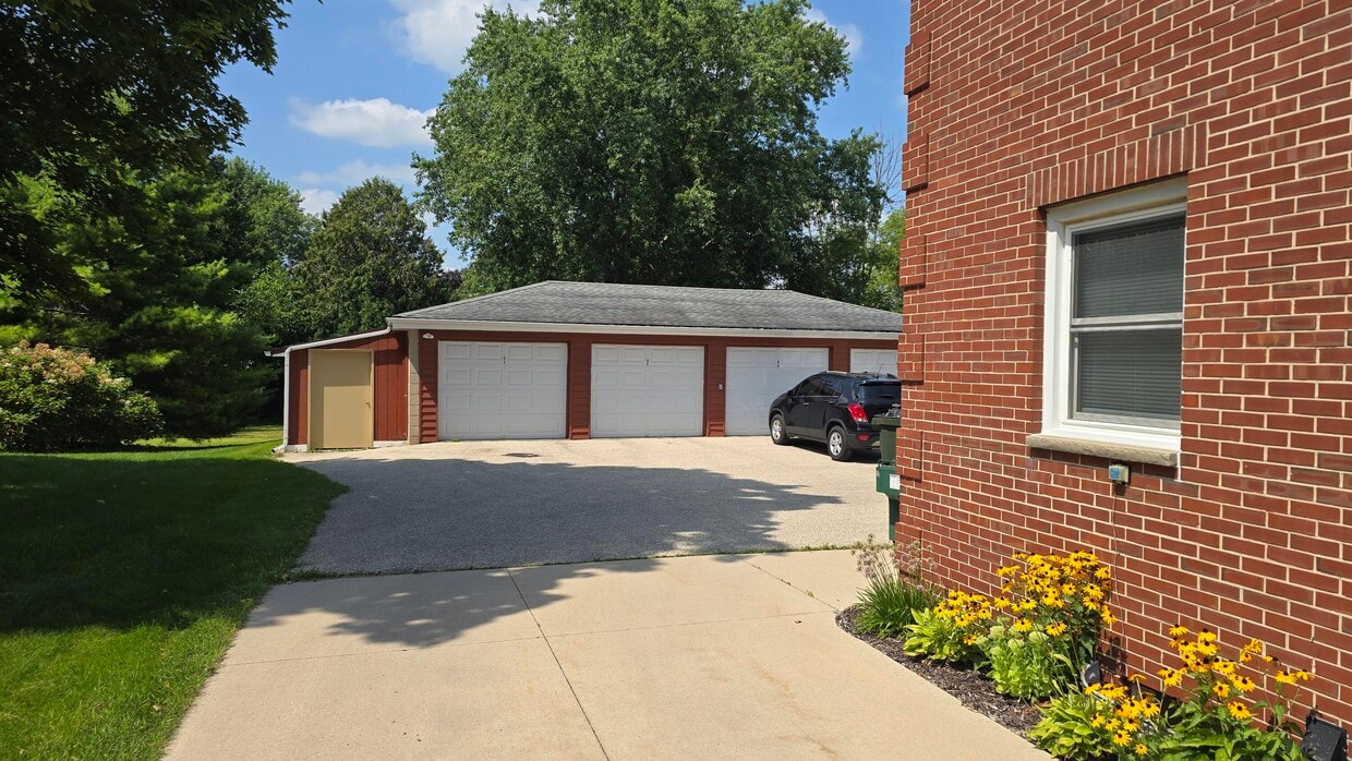 Building Photo - 331 Heather Ln