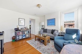 Building Photo - 647 Garden St