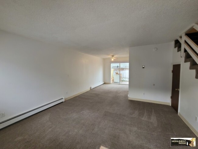 Building Photo - Available Now! 2 bed1 bath Palisade Apartm...