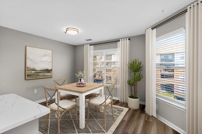 Bienvenidos a Eagle Rock Apartments en Columbia Pike, donde la vida moderna se une a la comodidad. Disfruten de amplios espacios, interiores elegantes y abundante luz natural en cada habitación. Mejoren su estilo de vida en esta vibrante comunidad. ¡Programen su visita hoy mismo! - Eagle Rock Apartments at Columbia Pike
