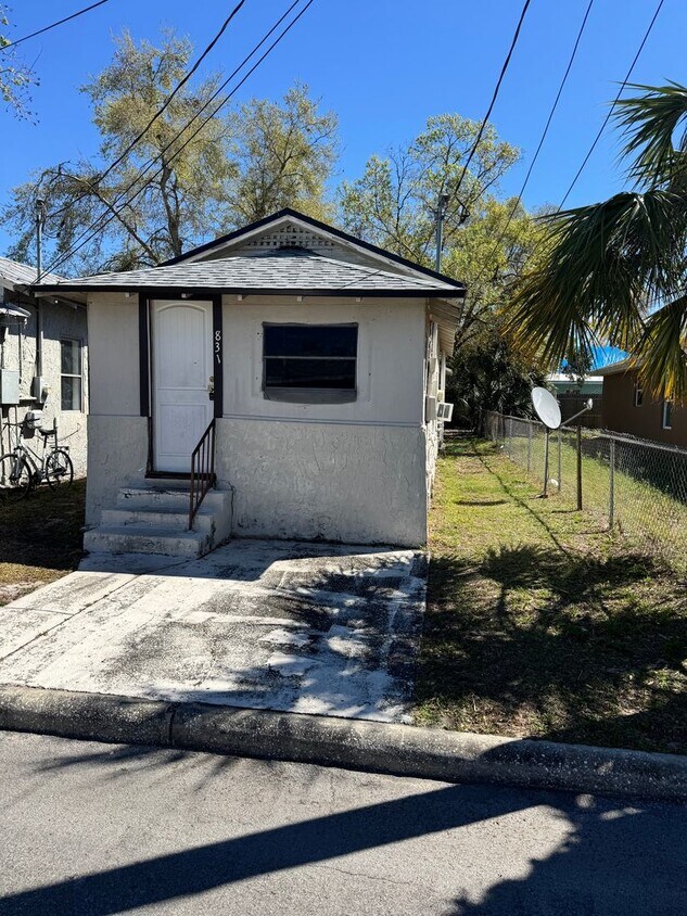 Foto principal - One bedroom one bathroom - Single family home