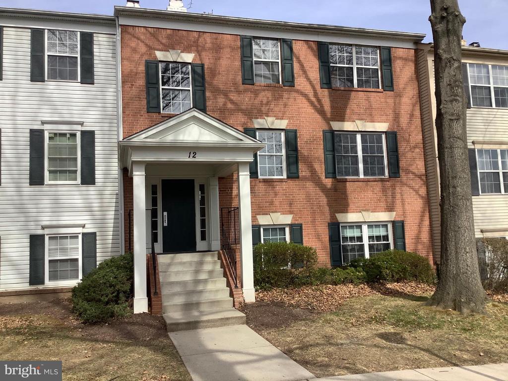 Primary Photo - 12 Normandy Square Ct