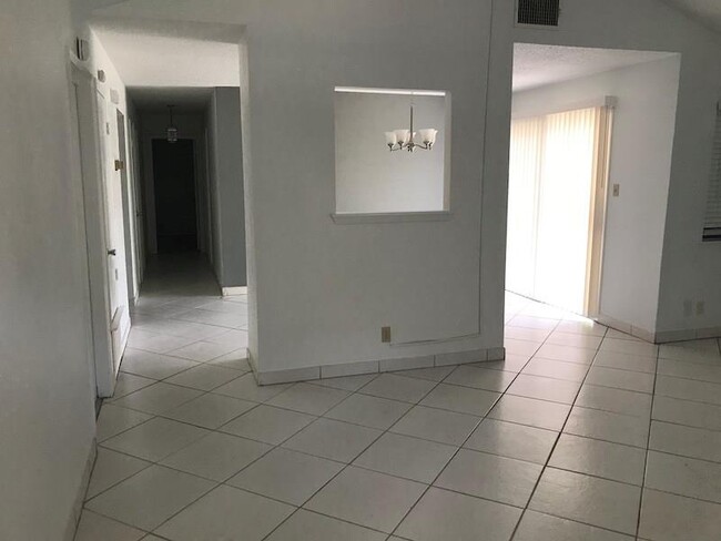 Building Photo - 11914 Swan Dr