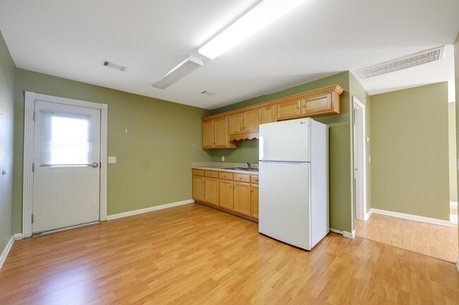 Building Photo - 129 Sunset Cir